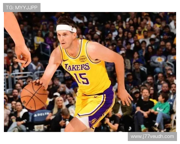 里夫斯挺身而出关键三分力挽狂澜助湖人险胜对手