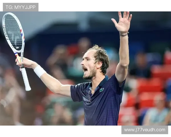 梅德韦杰夫轻松战胜德米纳尔 强势晋级上海大师赛四强